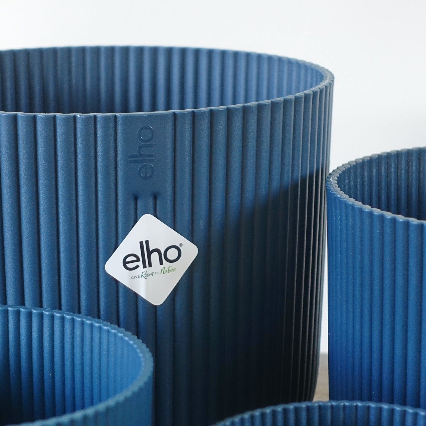 Elho Vibes Fold Round Pot Deep Blue 18cm